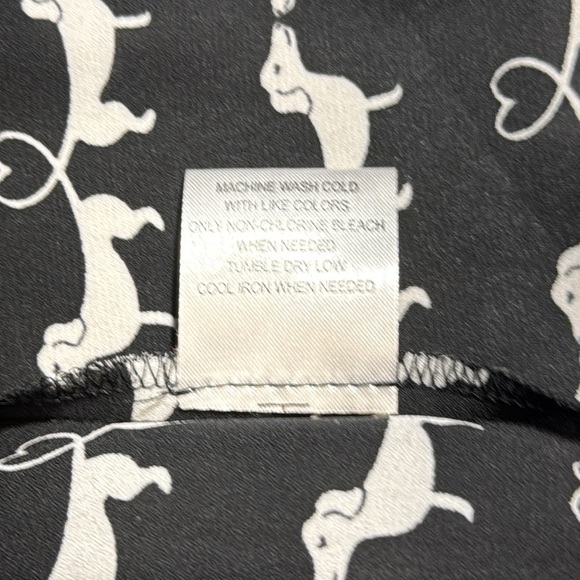 🌻ModCloth Weenie Dog Heart Black and White Blouse size XS - Picture 9 of 9